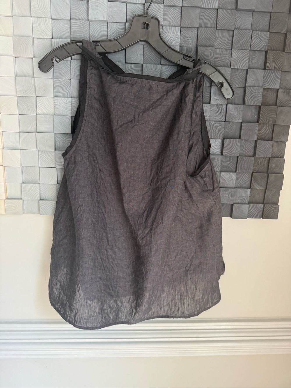 Momoni Sleeveless Black Linen Twist Shoulder Top - Picture 10 of 14